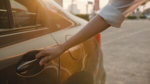 A passenger getting into an Uber, wondering if you can sue Uber for an accident.