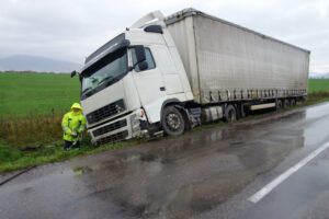A truck sitting on the side of the road, leaving the driver to wonder when to consult a lawyer for a truck accident.